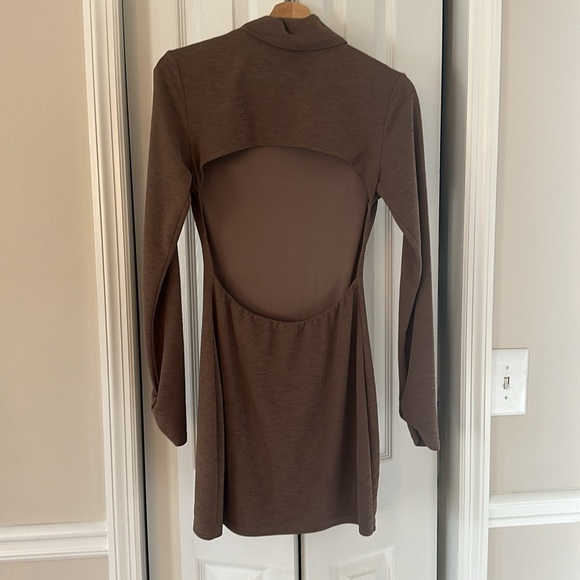 Backless turtle neck dress - Picture 4 of 5